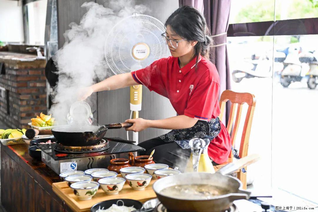 全网追的“扁担女孩”，找了一份暑假工，时薪12元 - 邢台生活资讯 - 邢台28生活网 xt.28life.net